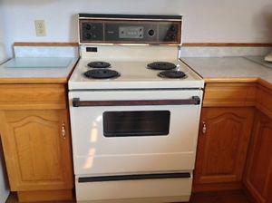 EXCELLENT CONDITION ELECTRIC STOVE