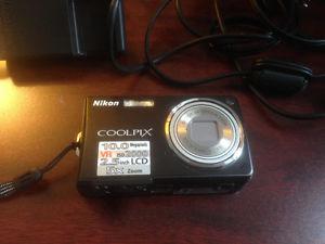 Nikon Camera, S550, Coolpix with wires