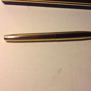 Sheaffer Legacy Heritage 14K Gold G/T Nib Fountain Pen 0.7mm