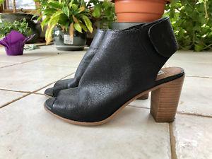 Steve Maddel heels-S8/ UO flat loafer-S7/ Kate&Mel shoes-S8