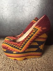 Steve Madden Aztec print wedge shoes size 7