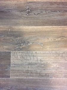 Vinyl floor, wood look
