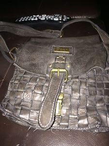 Women's leather bags & wallets