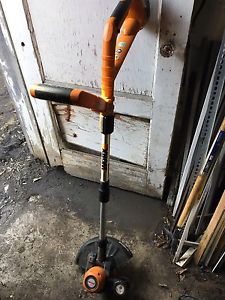 Working battery trimmer