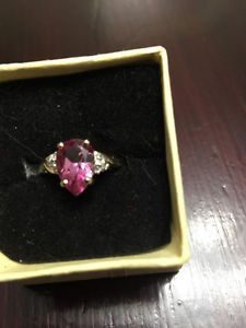 10k yellow gold and pink sapphire ring