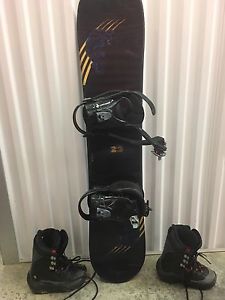 123cm youth snowboard and boots