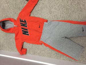 2 piece NIKE outfit - size 12 mos