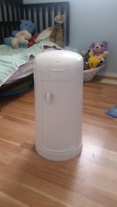 Arm and hammer diaper pail