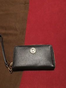 Authentic Michael Kors Wristlet/Wallet