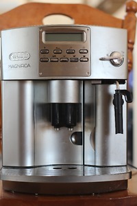 DeLonghi Automatic Espresso Machine - Needs Repair