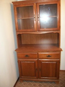 Display cabinet.. solid wood.. like new !!