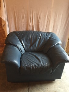 Good Used Condition Natuzzi Leather Love Seat & Chair