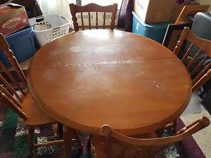 KITCHEN TABLE WITH 4 CHAIRS AND TWO LEAFS OBO