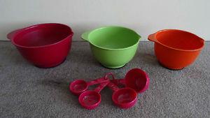 Kitchen Aid mixing bowls and measuring cups