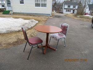 Kitchen table with 2 New chair's $60