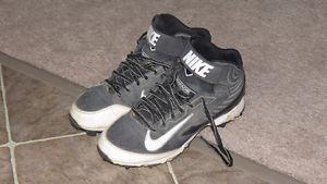 Nike youth baseball shoes