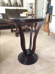 Pretty Accent Table with mahogany stain