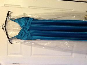 Selling grad dress