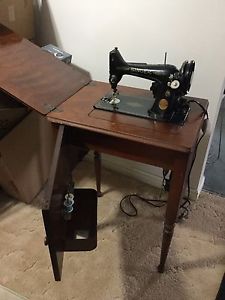Sewing machine with furniture Singer
