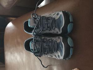 Size 7 Merrell Shoes