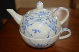 Teapot & cup set signed by Skye McGhie Rose Brocade pattern
