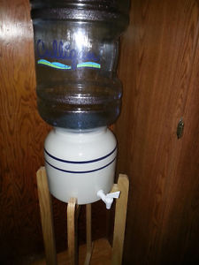 Water jug holder stand