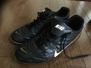 YOUTH NIKE SOCCER SHOES