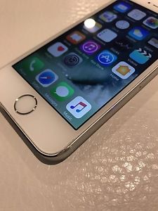 iPhone 5s, 16gb with Sasktel, amazing condition!
