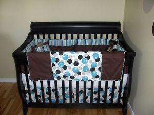 4-in-1 Crib *Includes rails to covert to Queen Bed