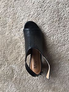 Black heels size 8.5