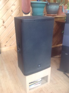 ElectroVoice w Powered Speaker