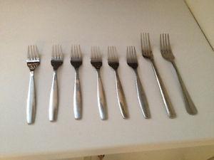 Forks/spoons/knifes & divider $10