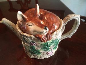 Fox tea pot