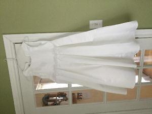 GIRL'S LONG WHITE GOWN SIZE 8