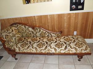 LOUNGE CHAISE