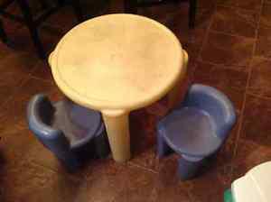 Little tikes table and chairs one chair has a small crack