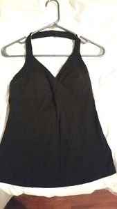 Lululemon halter tank size 6 with removable cups