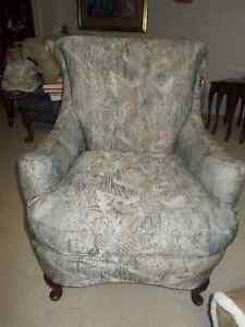 QUEEN ANNE STYLE OCCASIONAL CHAIR