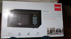 RCA 0.7 cubic foot Microwave