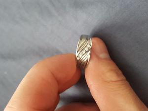 Selling Mens Ring. Silver With Diamonds