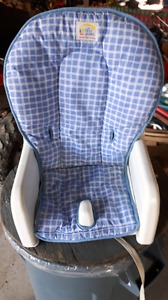 Toddlers booster seat with tray