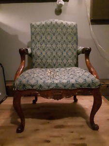 Vintage Chair (needs repairs)