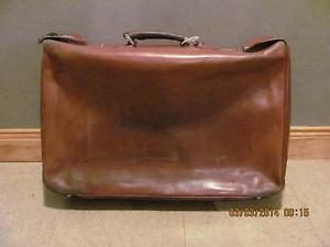 Vintage leather suitcase 20 x 15 x 6 inches with key,$28