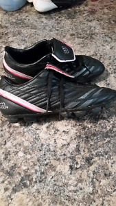 Youth girls cleats Size 4