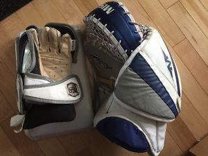 Youth right hand goalie glove and left blocker