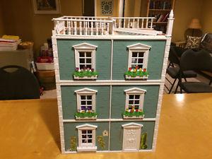 Doll house $30 in Riverbend
