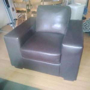 Excellent Condition Leather Lounge Chair