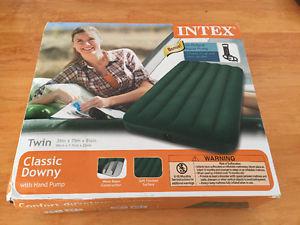 NEVER USED AIR MATTRESS - Twin
