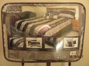 New Queen Size Kierstan 7 Pce Bed Set