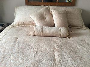 Queen bed set-2pillow shams, bedskirt,3dec Cushions